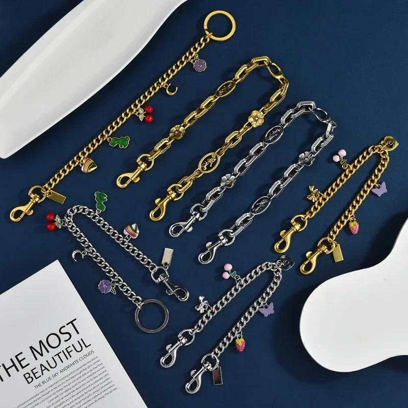 The brand-new multi-functional bag pendant is a fashionable new chain for women, a slanted square bag chain