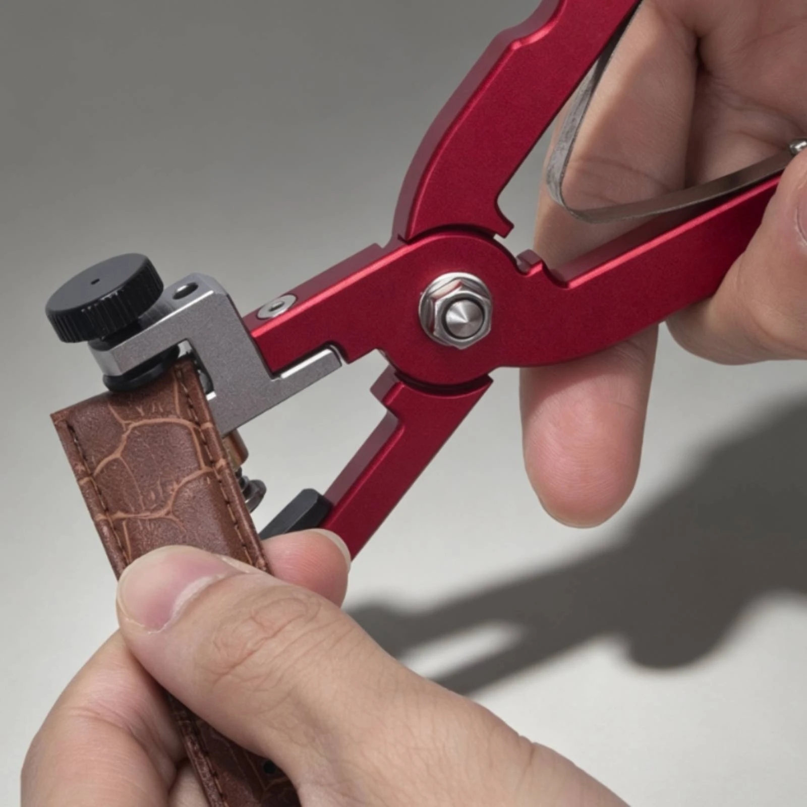 Leather Strap Plier with Adjustment Knob Clean Watch Band Cutting Plier Watch Band Cutter Ergonomic Tool Long-Lasting