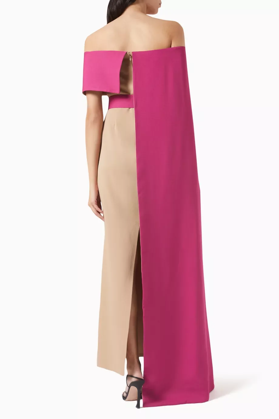 Off-shoulder silhouette fastens with a back zip fastening elevated with a floor-length cape vestidos de fiesta elegantes 2024