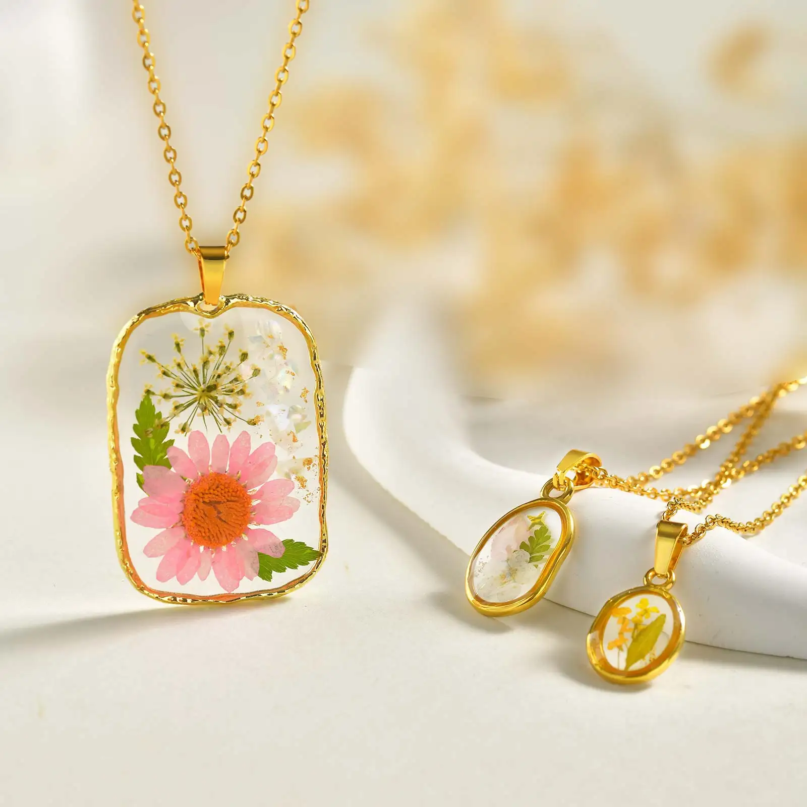 Chic Handmade Pressed Dried Flower Pendant Necklace for Women, Stainless Steel Geometric Necklace, Unique Fashion Jewelry Gift