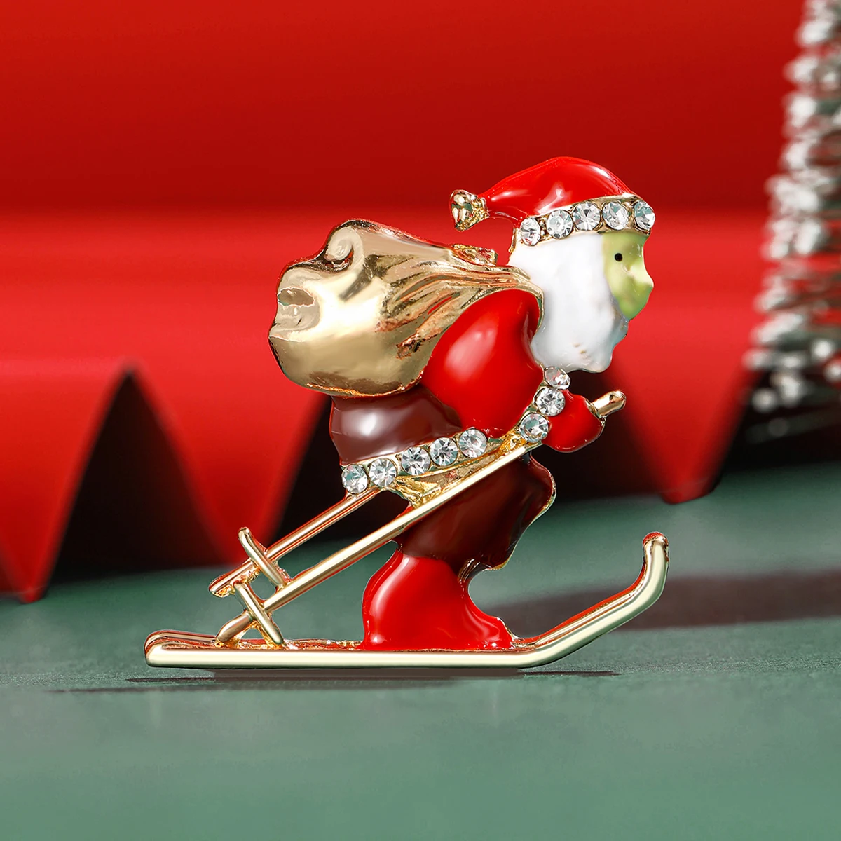 Christmas Enamel Santa Brooches for Women Unisex Rhinestone Sleigh Pins Event Party Backpack Decoration Clothes Accessories