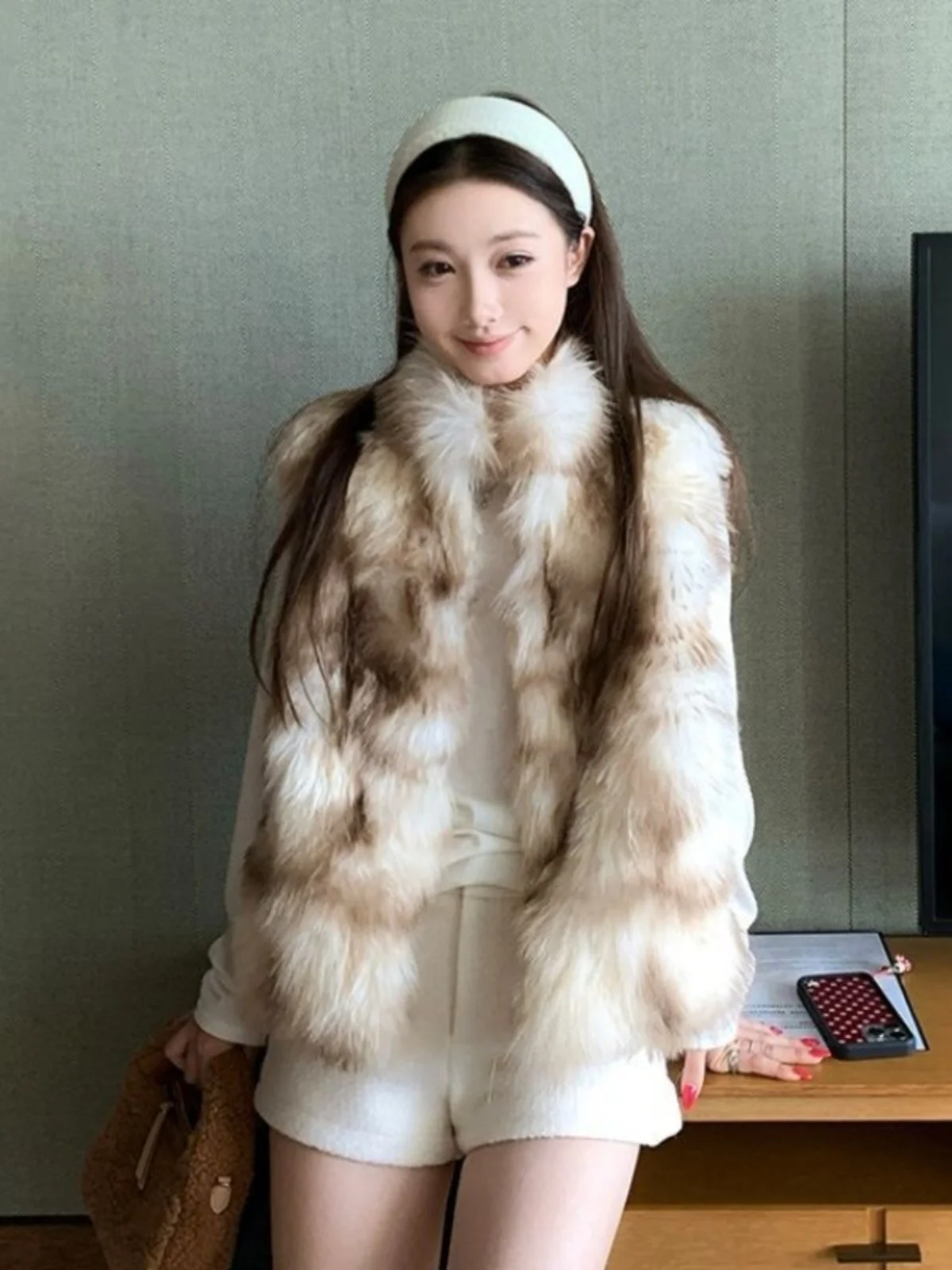 

Cloudlike Young Women's Faionable Eco-friendly Fur Vest Warm Casual Sle Universal Fit Spring 2026 Collection