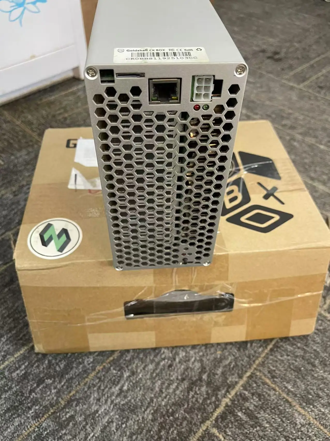 مراجعة وتحليل لجهاز Goldshell CK Box Asic Miner 1050 Gh/s لتعدين العملات الرقمية