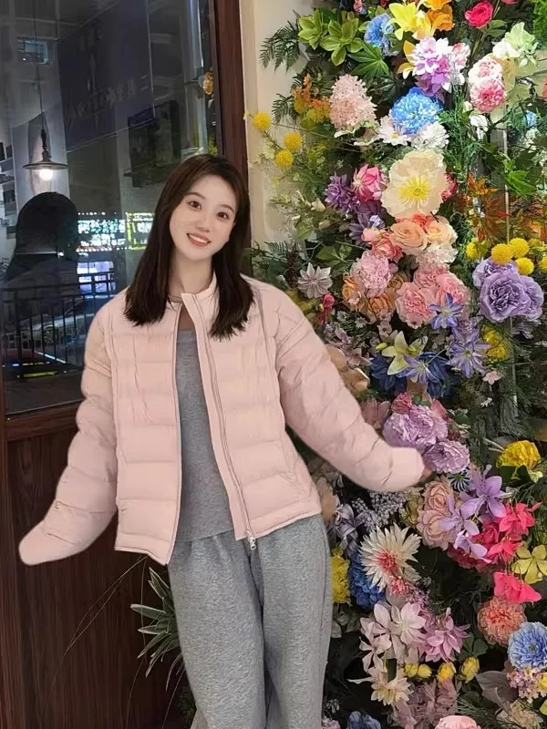 

Нежно-розовая утепленная хлопковая куртка для женщин: зимняя повседневная модель для города, теплая, легкая, из хлопка.