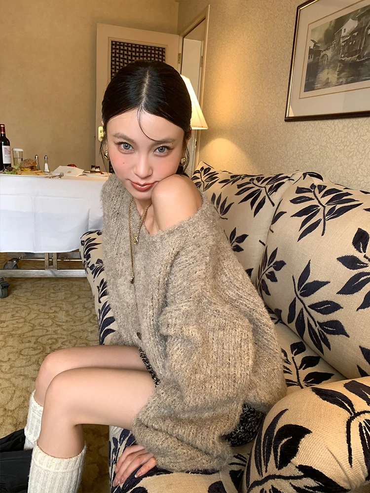 

DULA Cozy Knitted Off-oulder Sweater Women's Winter Inner Wear Soft Comfortable High-End Feel Loose Fit One-oulder Top