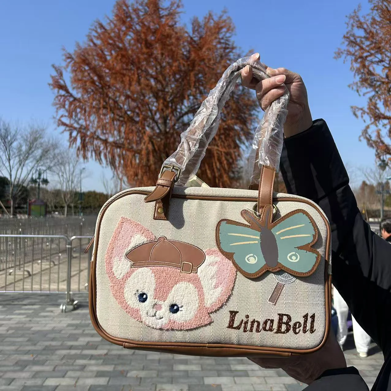 

Shanghai Disneyland The Daffy Series - Lingna Belle Toot Bag - Large Capacity Bag - Perfect Gift for Your Girlfriend's Birthday
