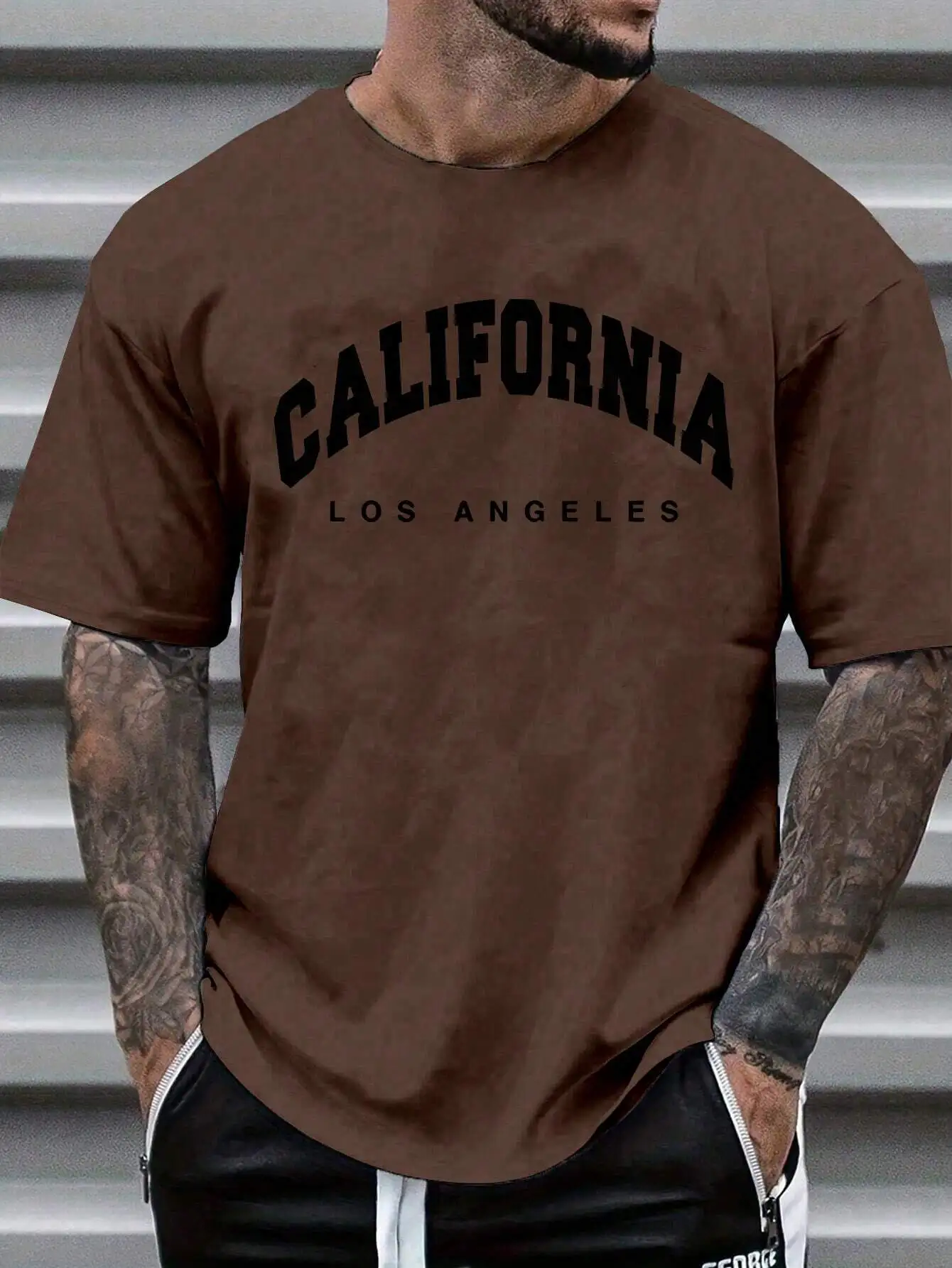 

Brown Casual Short Sleeve T-Shirt with Arch Print Design