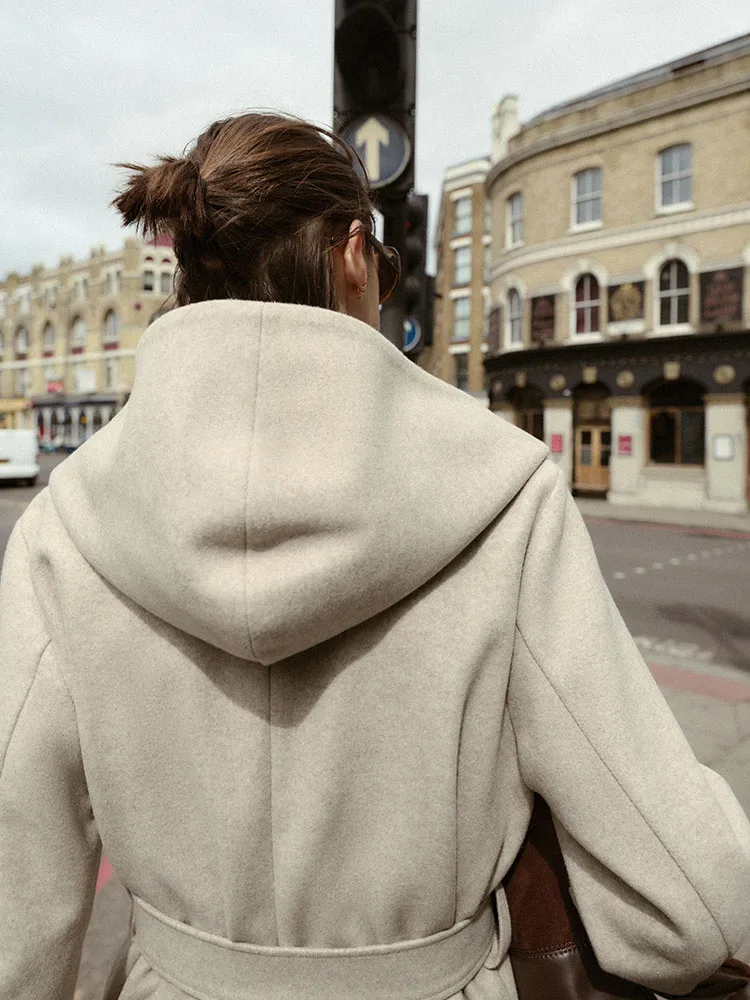 Jesień 2025 Nowa Moda Miękki płaszcz z kapturem Odzież wierzchnia damska 30273 70 30273 72 Wygodny, swobodny płaszcz typu slie