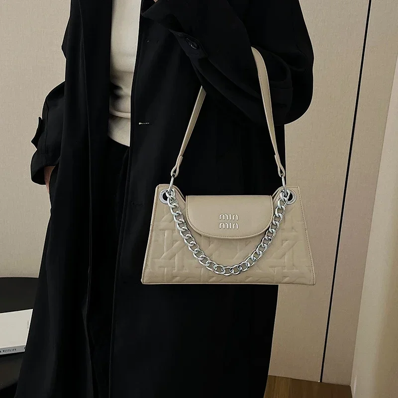 

Women's Messenger Bag In Red Leather, Crossbody Handbag Shoulder Design, Luxury Brand By Famous Designer, Popular Classic