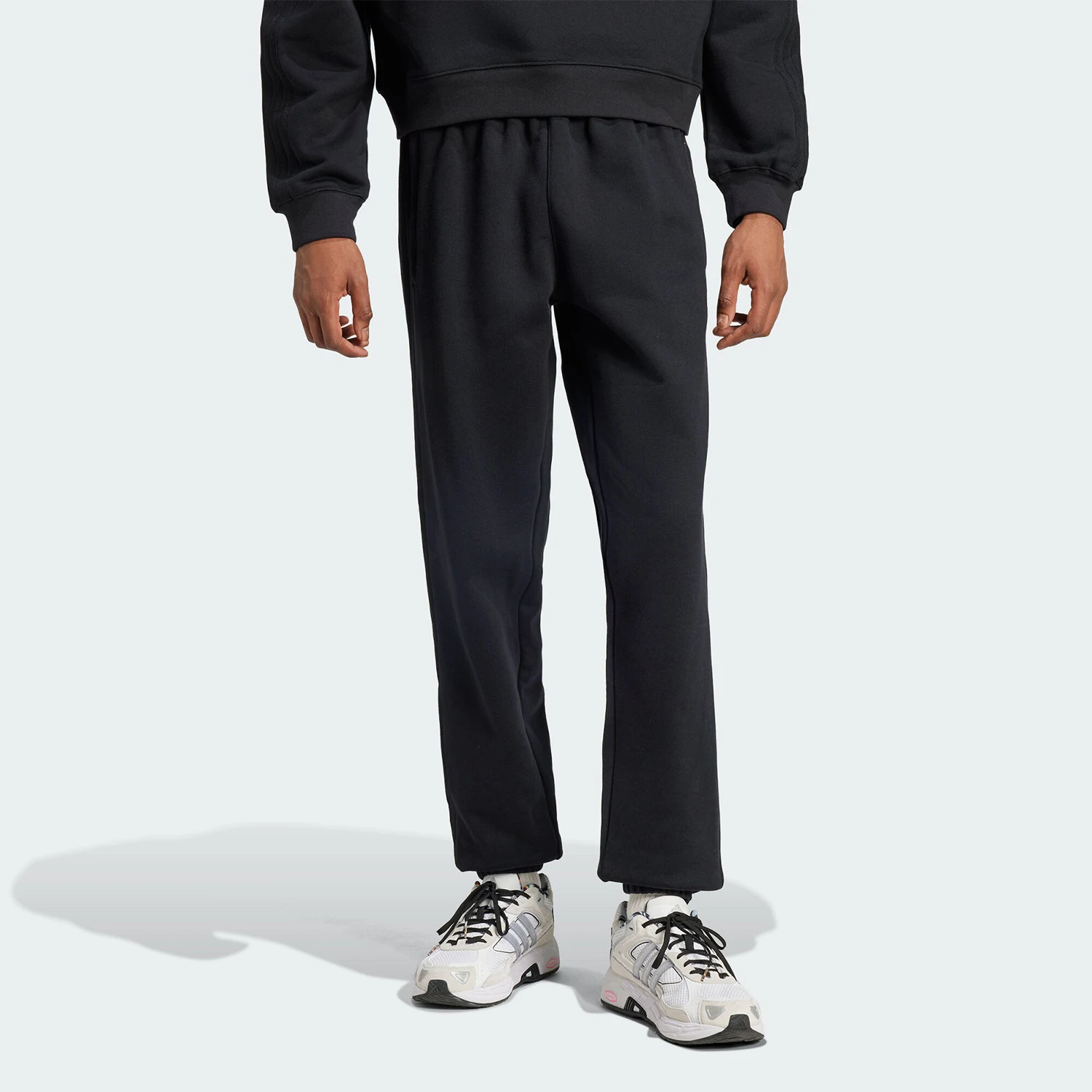 

Adidas Originals Men's Cuffed Outdoor Sports Pants IW3488