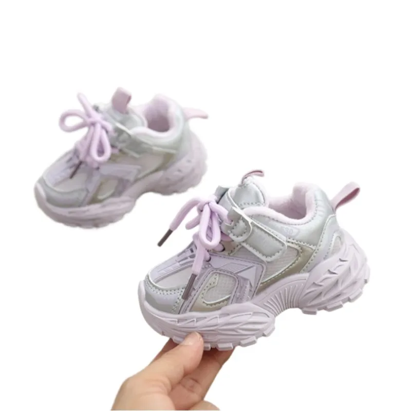 

Детские серые плюшевые туфли для папы из искусственной кожи, новинка зимы 2024, универсальная теплая спортивная обувь для девочек, модные кроссовки для бега для мальчиков, размер 21-30