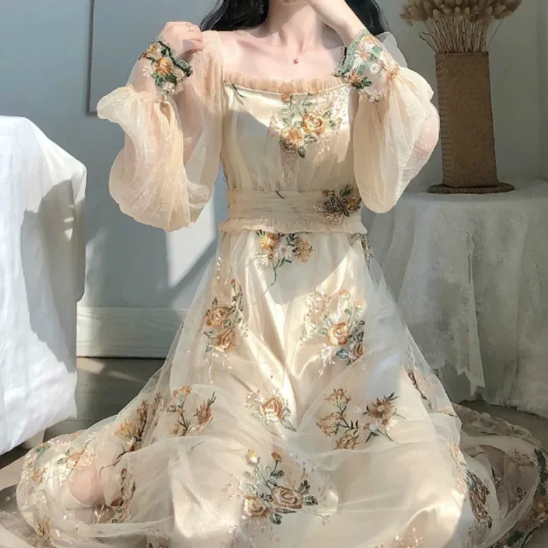 Robe de soirée brodée florale française pour femme, manches lanterne, dentelle, maille, rétro, col slash, boho, doux, long, mode féminine, printemps