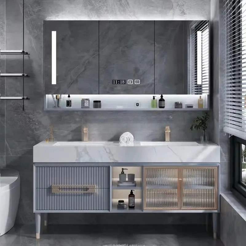 Heller, luxuriöser Badezimmerschrank aus Eichenholz, Kombination aus modernem, minimalistischem Waschbecken, wasserdichtem Waschtisch, Steinplatte, intelligenter Spiegelschrank