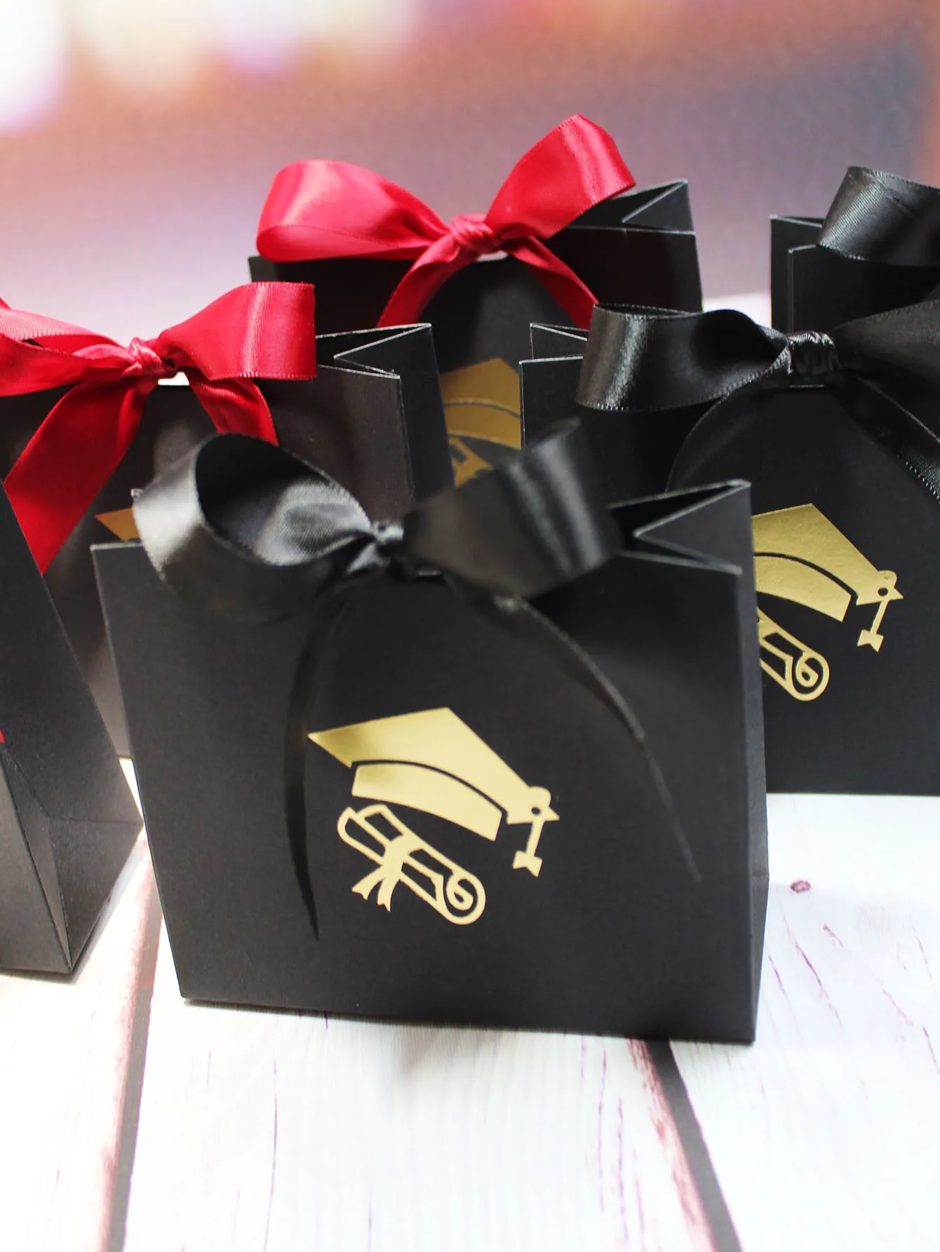 Elegant BLACK Graduation Gift Box with Gold Cap and Diploma Design – Stylish Party Favor for Graduation Celebrations – Perfect