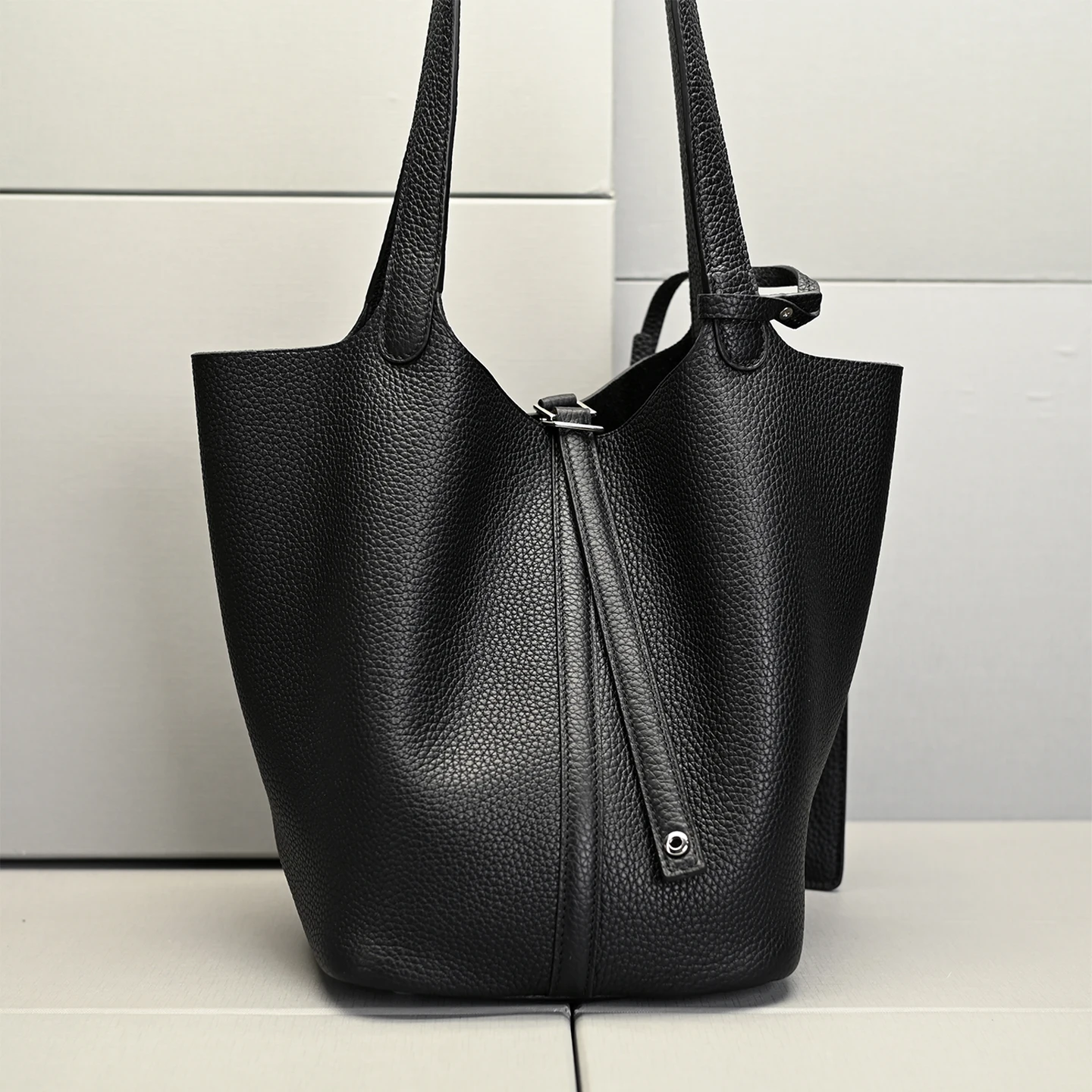 

Genuine Leather Bucket Bag Underarm Bag Extended Handheld 22cm New Pattern Fashion Versatile Shoulder Bag Top Layer Leather