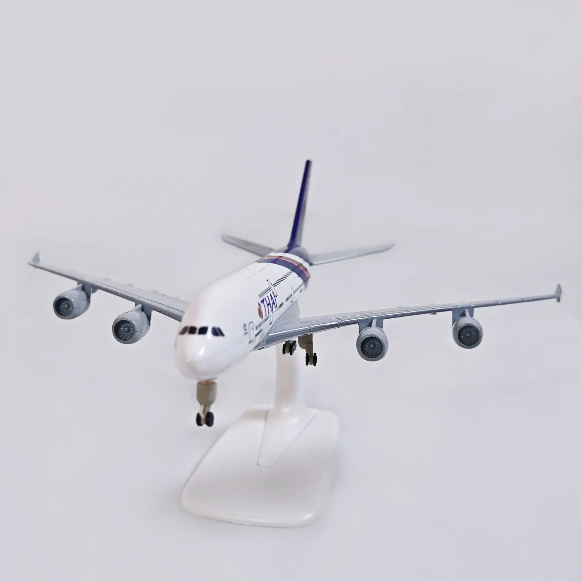 1:400 A380 Thai Airways Airplane Model Static Alloy Aircraft Plane Display Airliner Souvenir for Living Room Decoration Collecti
