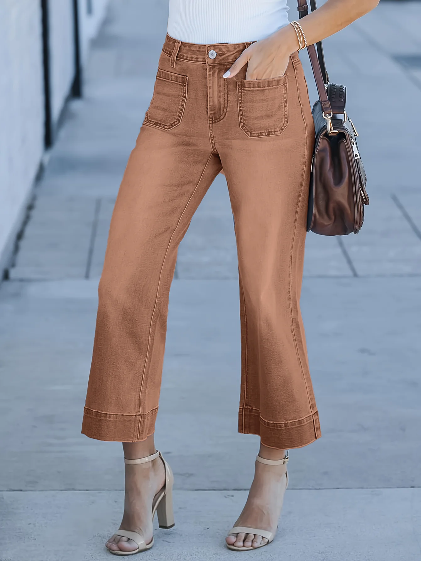 

Женские коричневые прямые джинсы — потертые джинсовые брюки для стильного комфорта и универсального ношения