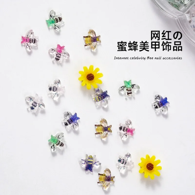 Vendita calda 7-grid Plum Blossom Nail Art accessori InternetCelebrity Bee Sun Flower Cartoon Insect Color Nail Jewelry accessori