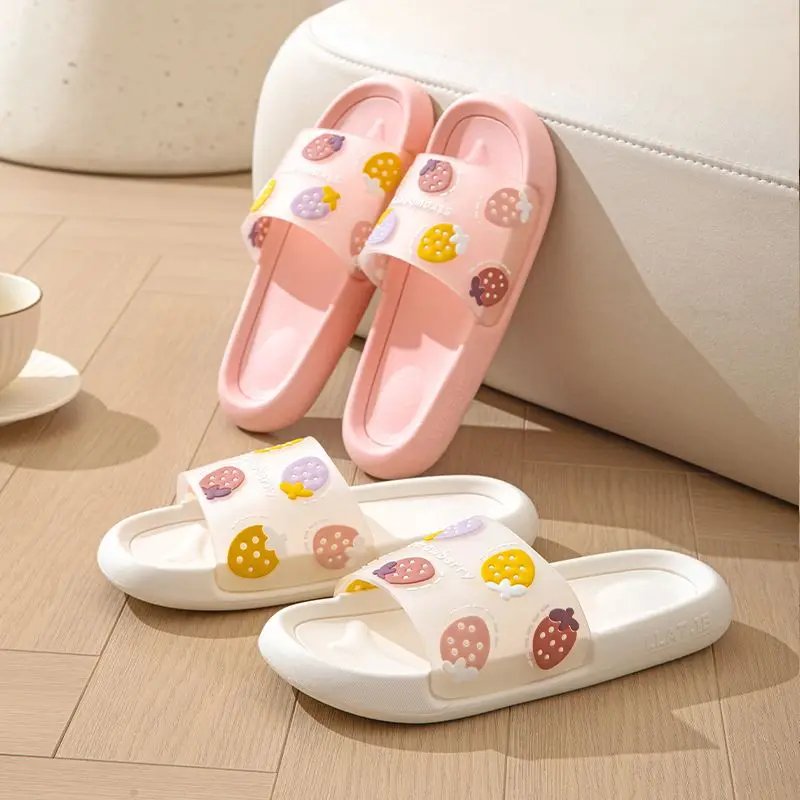 Sommer-Kawaii-Sandalen für Junioren, flach, niedliche Schuhe für Damen, 2025, Badezimmer-Slides, Damen-Hausschuhe, Korea-Stil, ich verkaufe, einzigartiger B-PVC-Trend