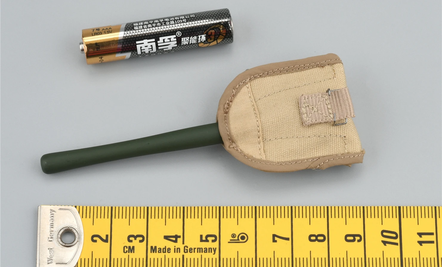 SoldierStory 1/6 Soldier SS126 Metal Foldable Shovel & Bag Model 12 '' World War II 101st US Airborne Division