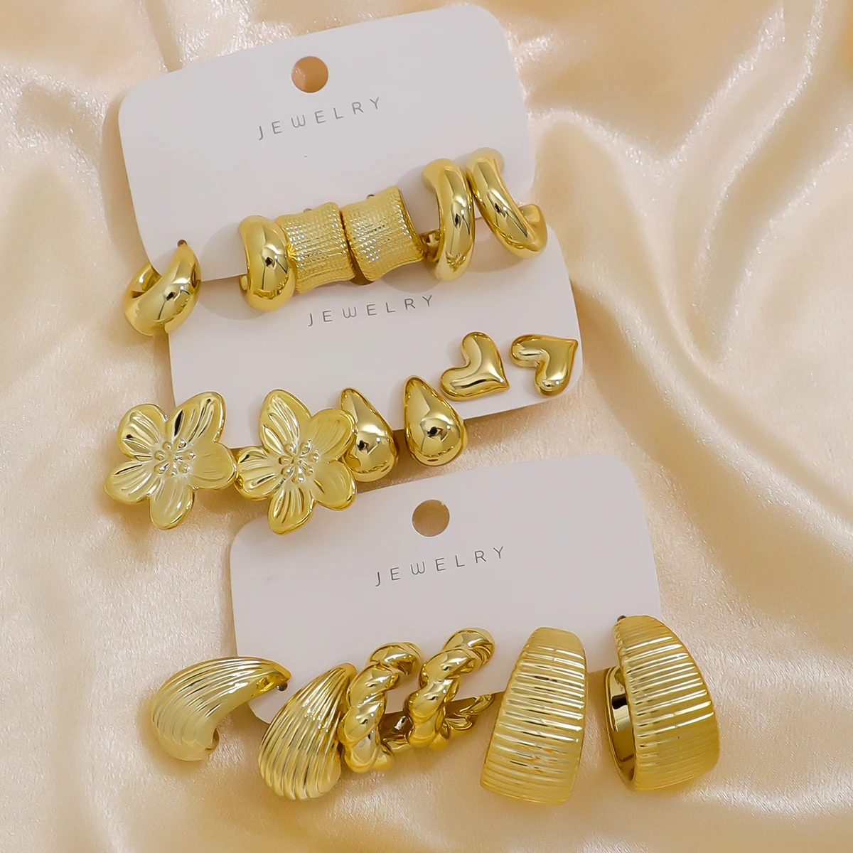 طقم أقراط عصرية مكون من 18 قطعة باللون الذهبي للنساء، أنيق وأنيق، مناسب للارتداء اليومي والحفلات والمناسبات ﻿