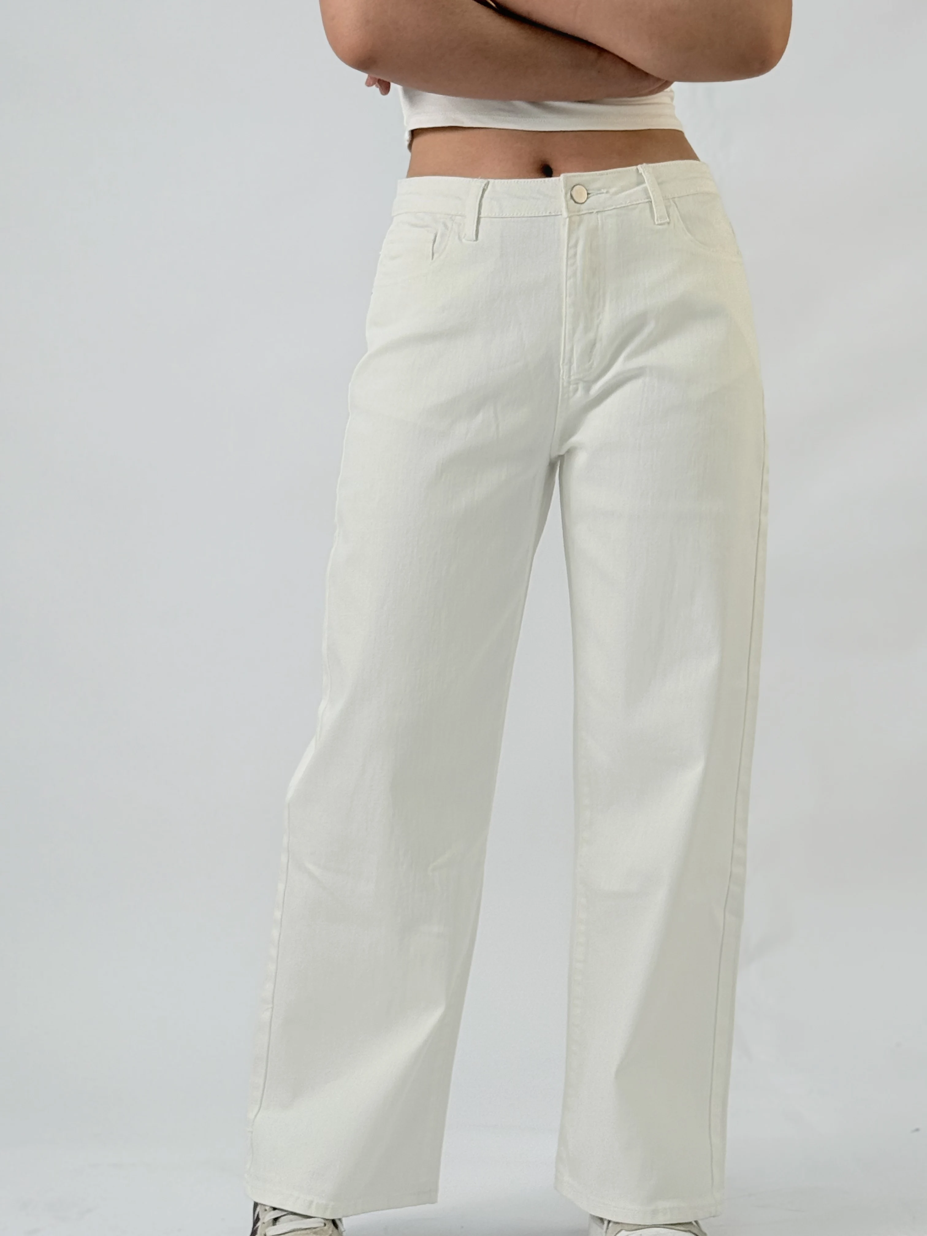 Milky White Trendy Women's Jeans, Suitable For All Seasons, Versatile And Casual. Features Delicate Butterfly Knot Embroidery.