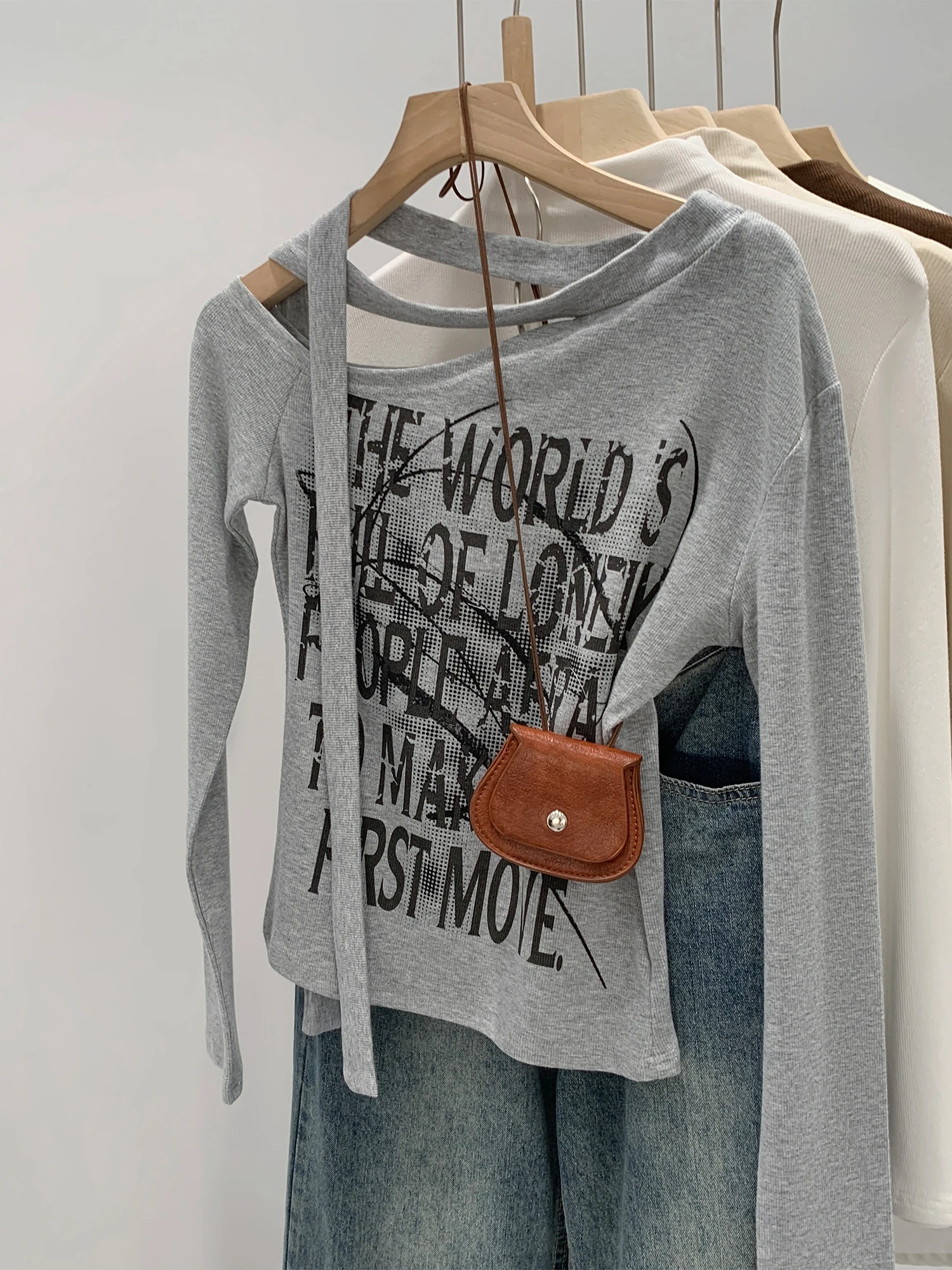 

Retro American Hot Girl Print Asymmetrical Shoulder Long Sleeve T-Shirt Women's New Autumn Unique Beautiful Single Top