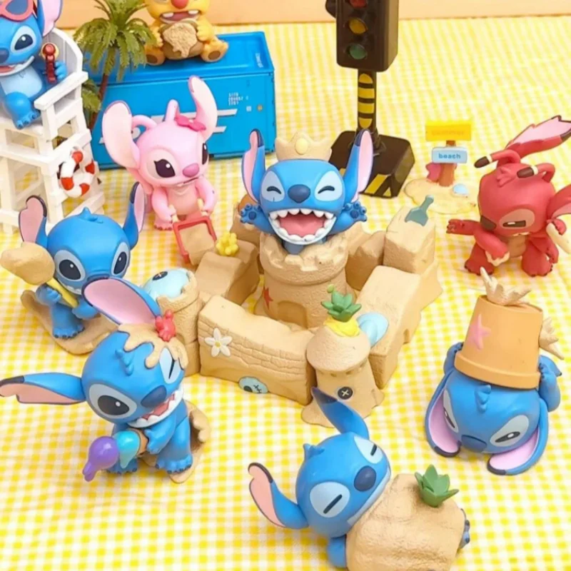 มินิโซ ตุ๊กตาสติทช์น่ารัก ซีรีส์ Little Gold In Stock แบบกล่องสุ่ม ตุ๊กตาตกแต่งฉากชายหญิง ของขวัญวันเกิดและวันหยุด