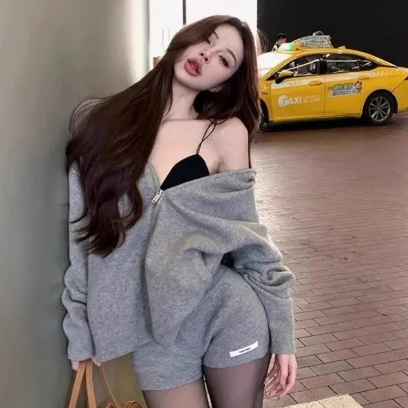 Giapponese 2025 Autunno Inverno Grigio Maglione lavorato a maglia Set a due pezzi Felpe casual Donna Y2k Pantaloncini vintage a vita alta Donna