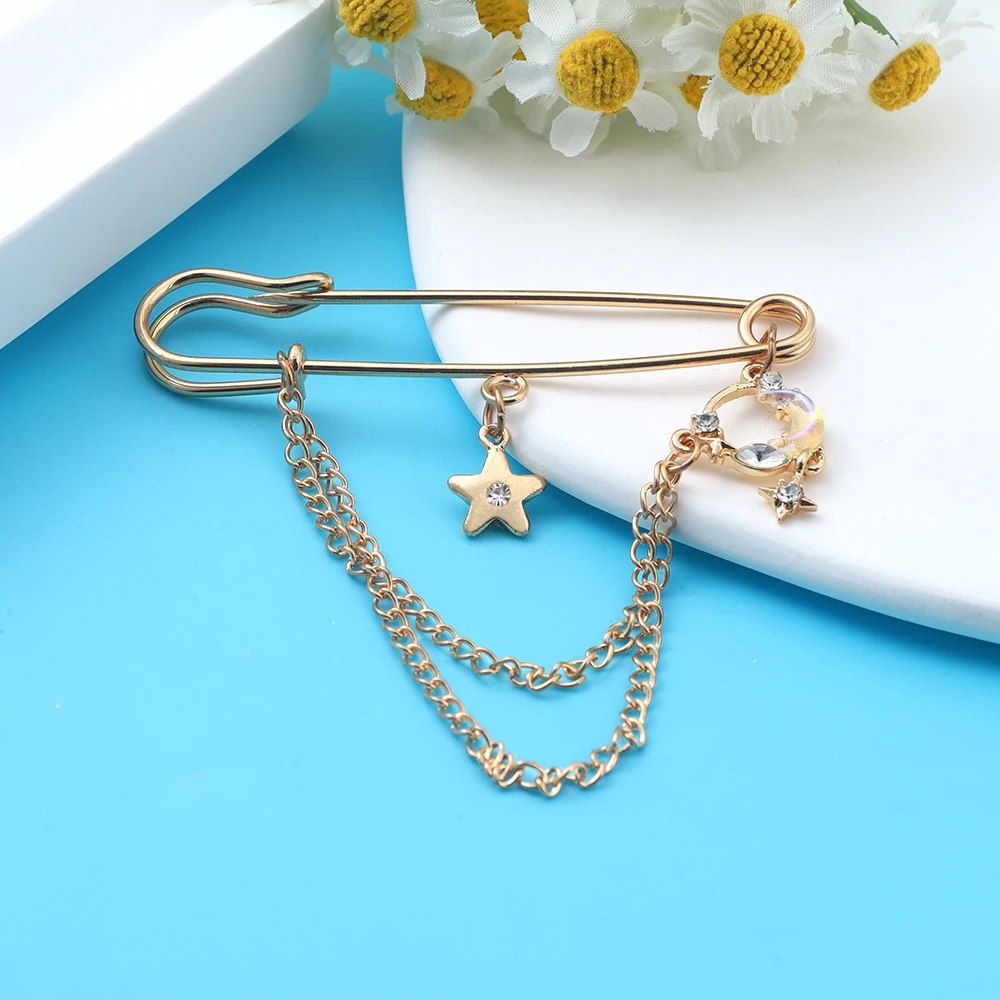 

Simple Stars Brooch Pins Double Layers Chain Rhinestone Inlaid Star Brightly Crescent Charms Pendant Lapel Pin Corsage Accessory