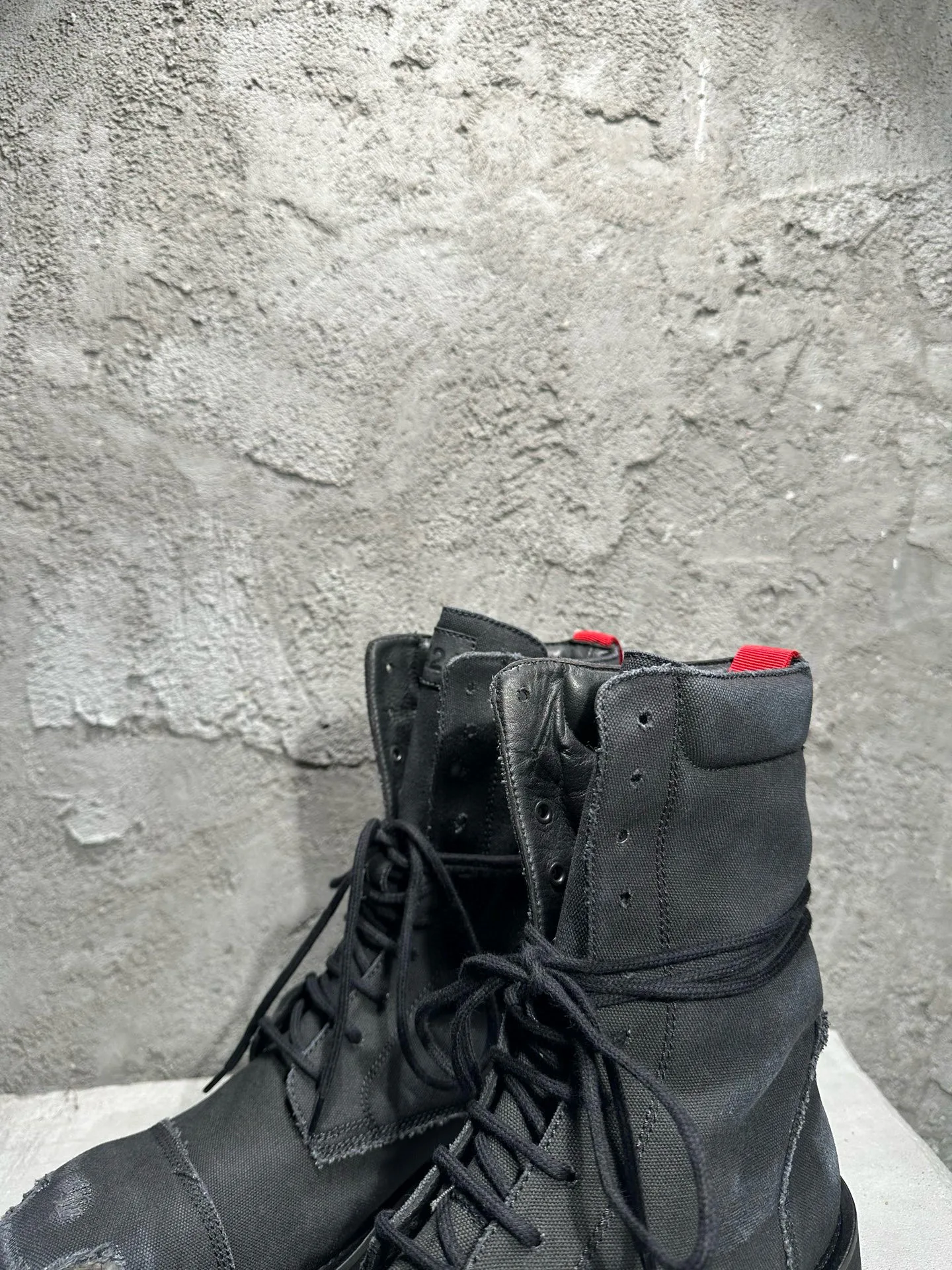 مصنع مصنوع يدويًا عالي الجودة يتم ارتداؤه بنمط رث من قماش الدنيم المعدني لأصابع القدم أحذية كاوبوي كاجوال للسيارات #5