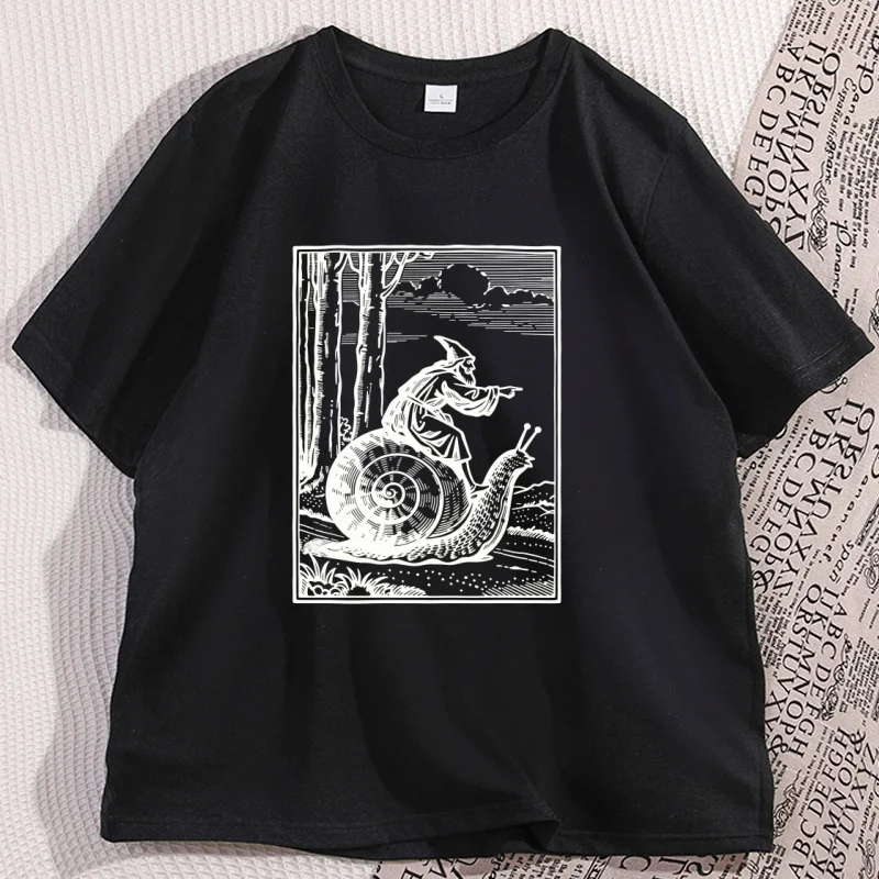 

Retro Medieval Snail Rider T-Shirt Vintage 90s Fantasy Tee Cotton Oversized Graphic Tees for Men Women Summer Tops Clothes