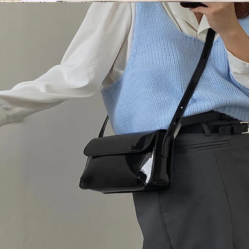 2024 New Fashion Versatile Square Handbag Shoulder Bag Crossbody Bag Retro Black Patent Leather Small Square Bag Armpit Bag