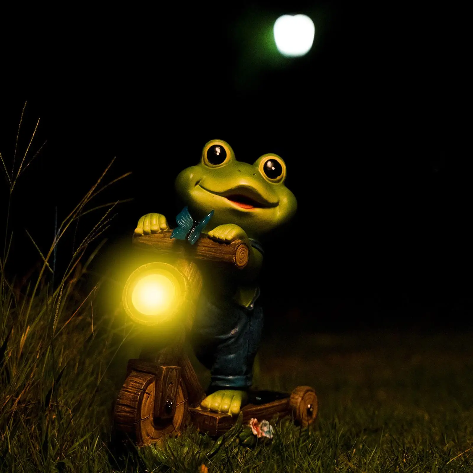 

Solar Powered Green Frog Statue with Solar Light Indoor Outdoor Cute Frog Animal Sculpture for Backyard Lawn Party Pathway Patio