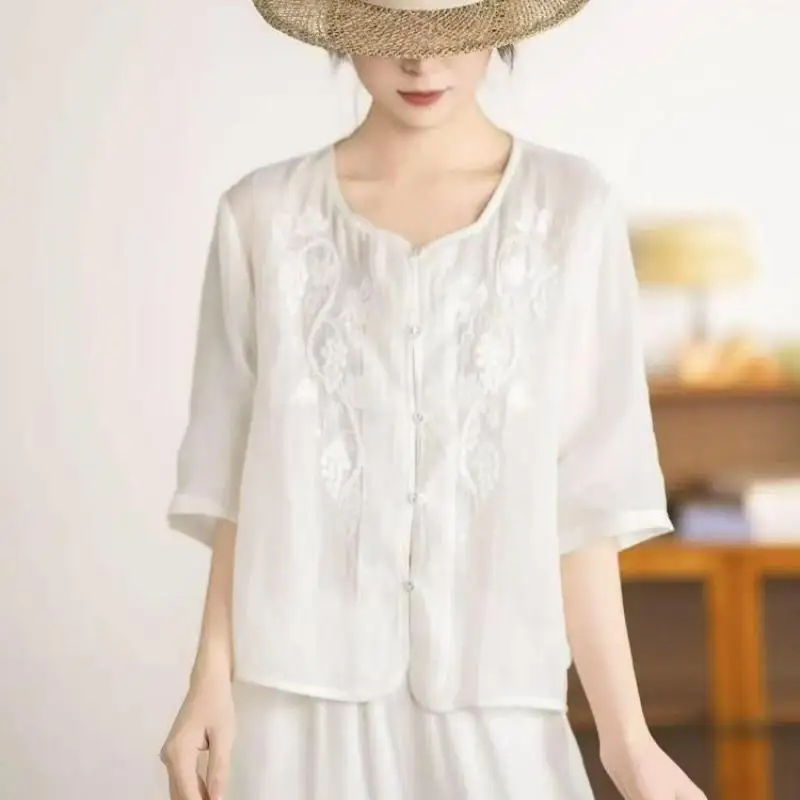 أنيقة الصيف القطن الكتان العرقية نمط التطريز خمر الملابس بلايز قمصان للنساء ملابس الشارع الشهير موضة غير رسمية