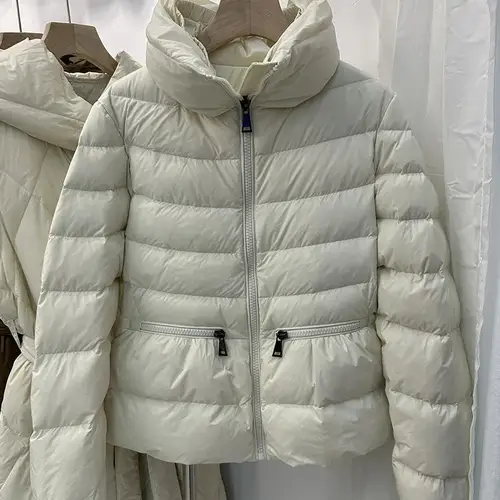 「고급브랜드」2024 겨울 신상 여성용 짧은 스타일 두꺼운 백조ダウン 코팅 재질의 슬림핏 지퍼 닫은형 단색 패턴 내장 보온재 