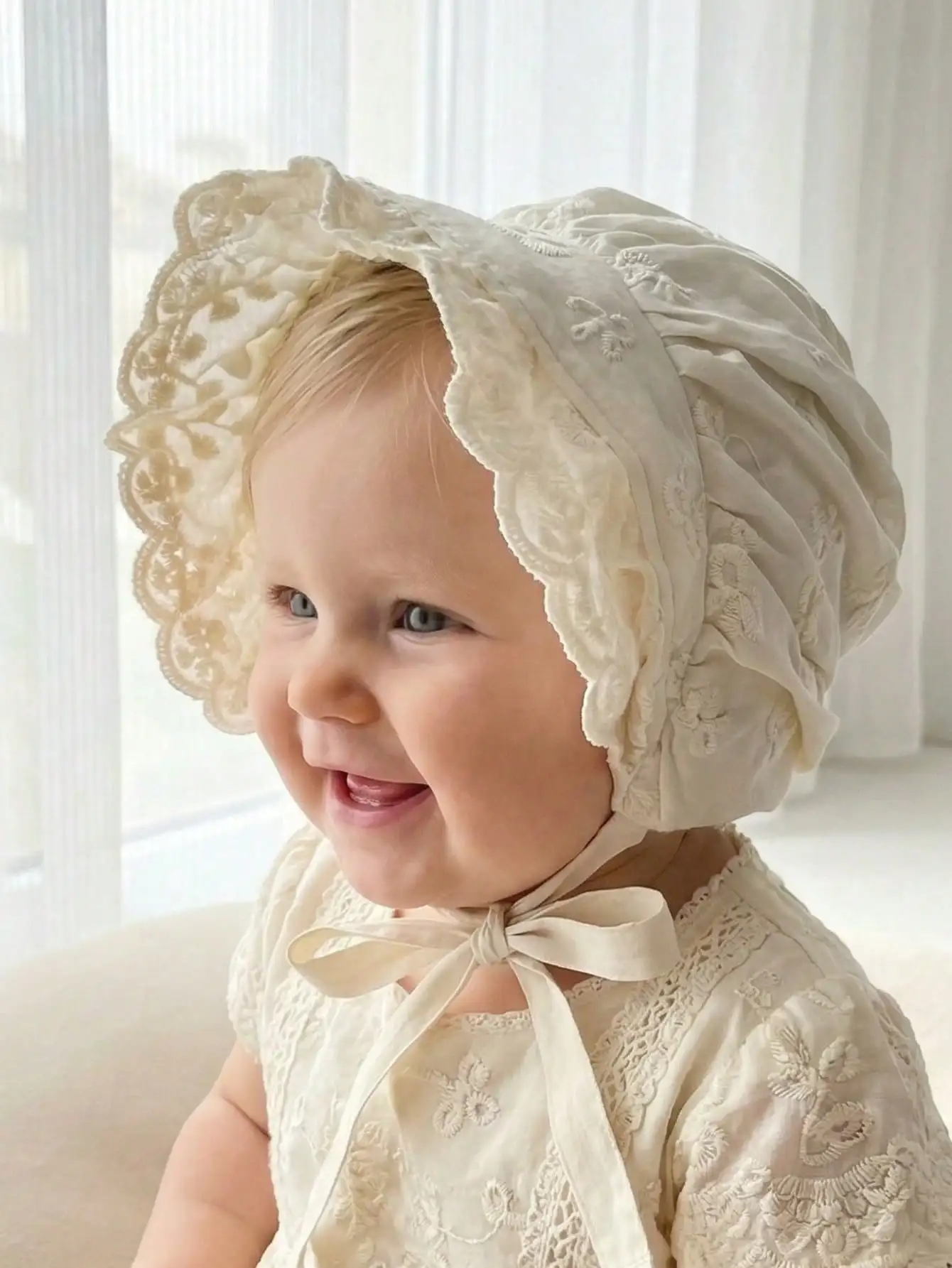 1 unidad Gorro de encaje blanco con flores para bebé niña de 6-18 meses, estilo retro con bordado elaborado, estilo corte, suave, para recién nacida