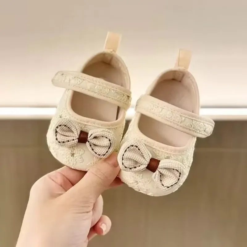 

Chic Baby Girl Mary Jane Princess Shoes Step Gently Soft Sole Embroidered Flowers Bowknot Non-Slip for First Walking Steps