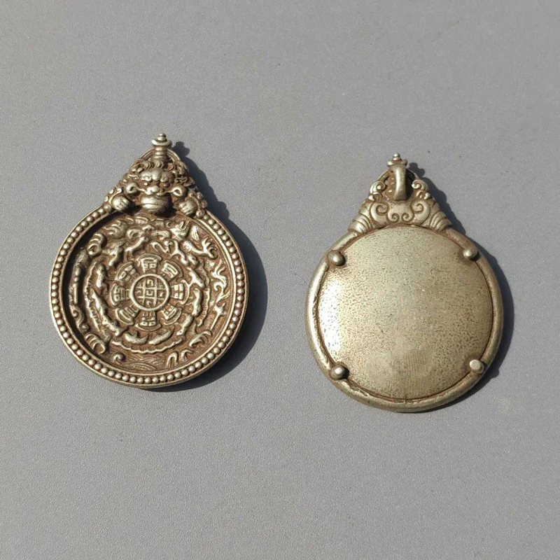 Vintage Brass Clear Version Molded Scale Armored Bear Nine Palaces Eight Trigrams Amulet Mongolian Treasure Tathagata Pendant Ti