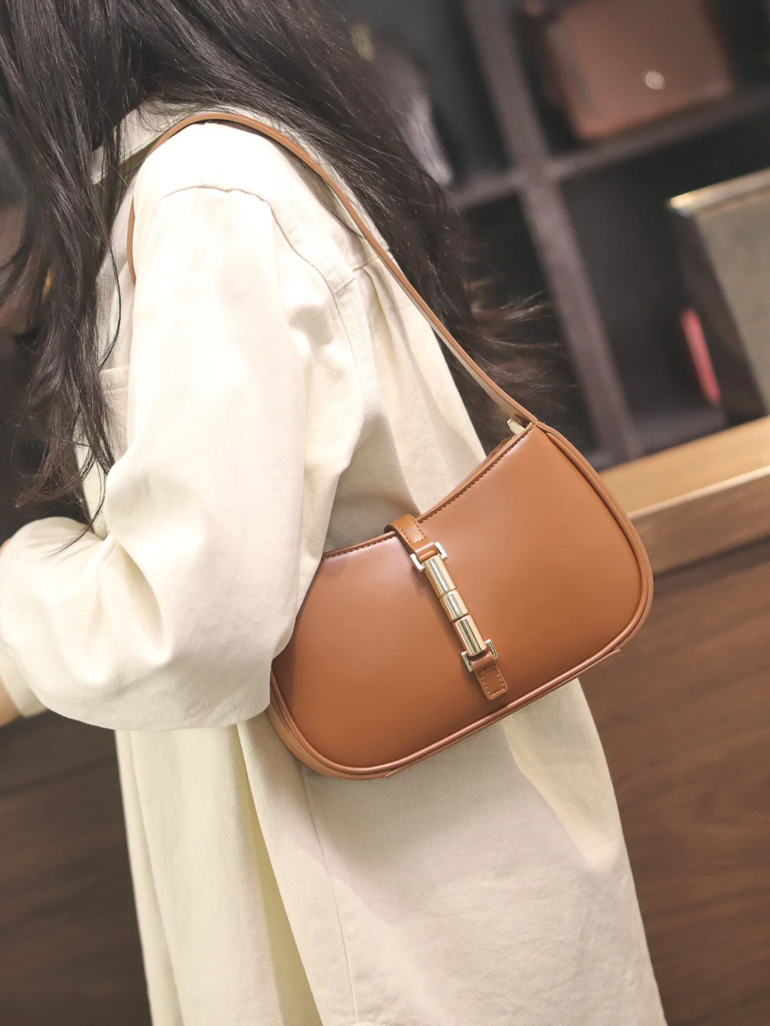 

Коричневая женская сумка через плечо 2026: Новинка летнего сезона, трендовая, премиум-класса, повседневная, простая, на молнии, из искусственной кожи