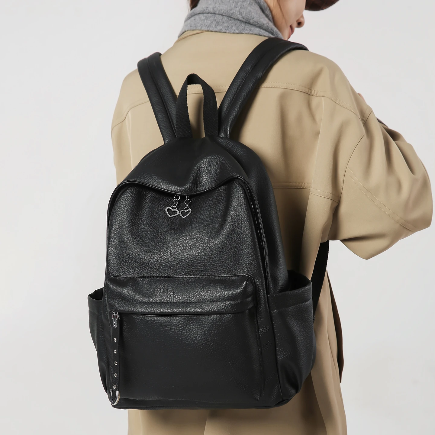 

Новый кожаный рюкзак 2026 года для женщин: однотонный, модный, трендовый, большой вместимости, для путешествий и школы, для девочек-подростков