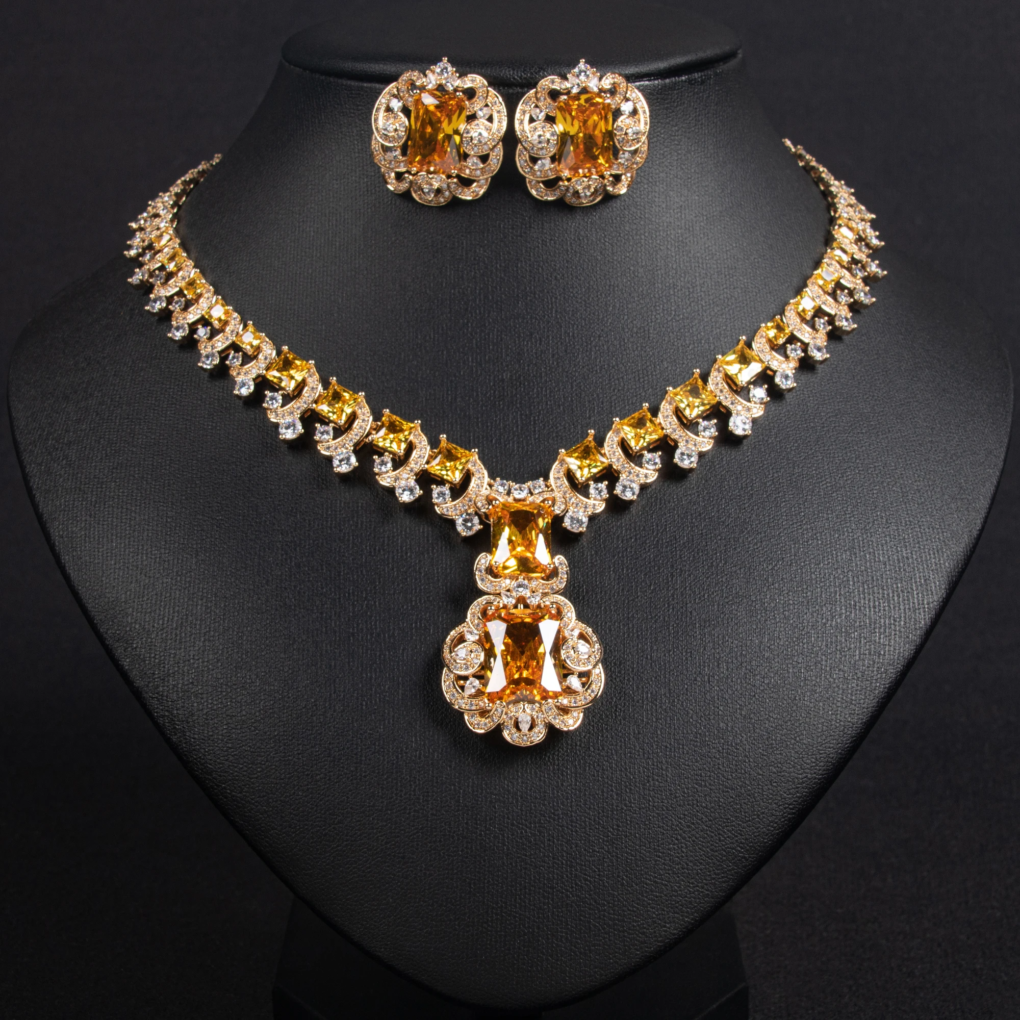 Luxurious sugar cube zirconia necklace and earring set for women's weddings and engagements