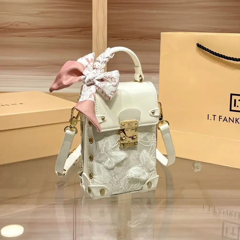 Luxury and Versatile Shoulder Mobile Phone Bag with Exquisite Embroidery and Butterfly Lace 2026 Women's Popular Crossbody Bag