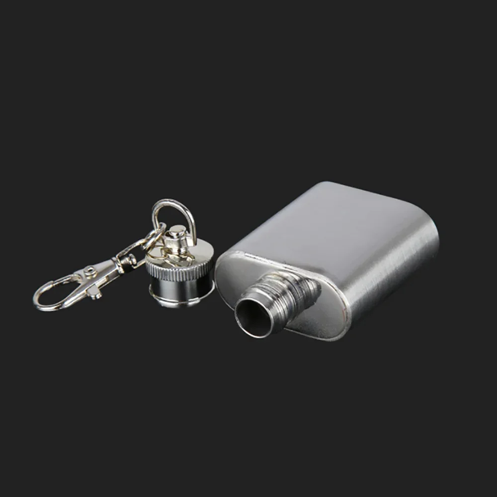 1pcs Stainless Steel Wine Jug Small Wine Jug Portable Outdoor Camping Flat Metal Wine Jug with Key Chain Wine Bottle