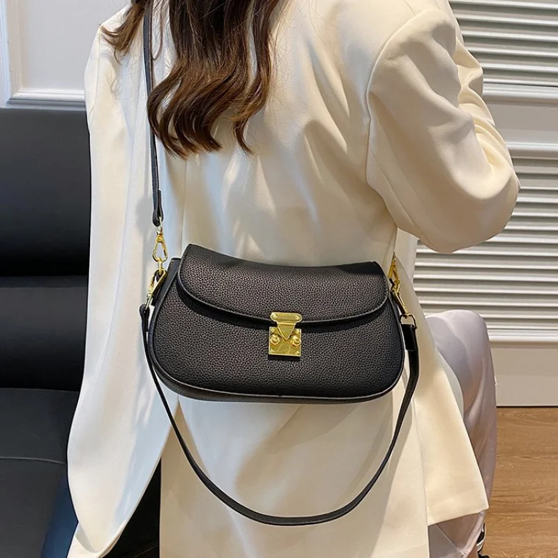 

Классическая женская кожаная сумка через плечо в парижском стиле с вневременным силуэтом и элегантной фурнитурой