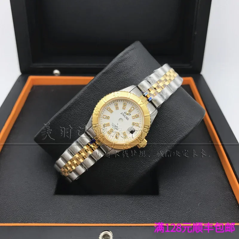 

Женская фотография Innago 18 карат оснащена циферблатом калибра 2671 с твердым стальным сапфиром и устойчивыми к царапинам бриллиантами