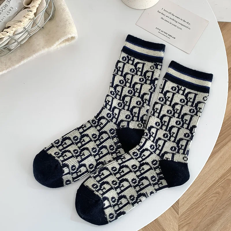 2 Pairs Trendy Thick Winter Wool Socks Ladies Monogram Pattern Solid Color Thickened Middle Tube Socks Breathable Wholesale