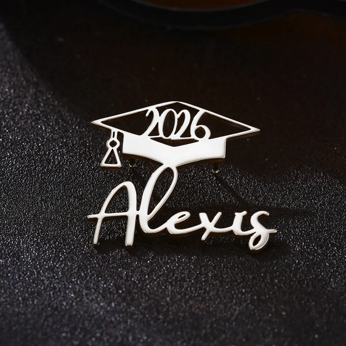Custom Graduation Cap Name Brooch With 2026 Graduating Class Personalized Pin Decoration Elegant Stainless Steel Jewelry Gifts