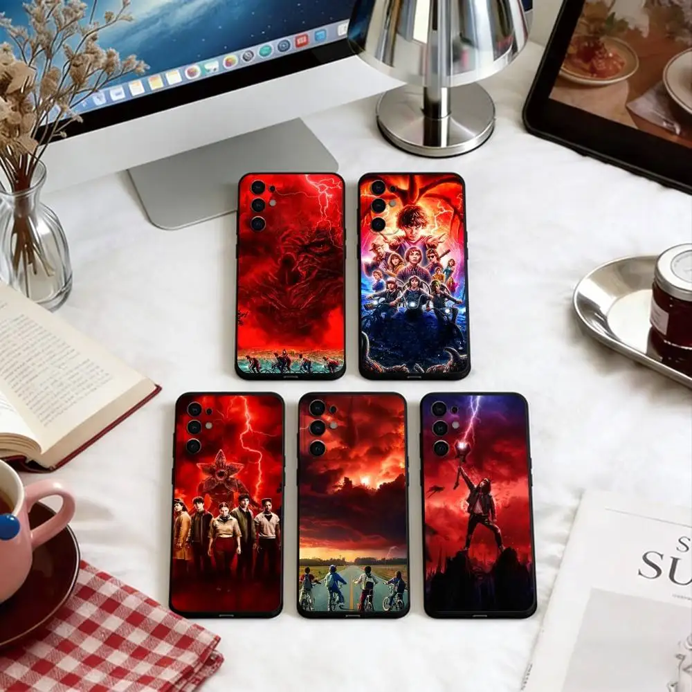 Max Mayfield Phone Case For Samsung S25,S24,S21,S22,S23,S30,Ultra,S20,Plus,Fe,Soft Black Cover