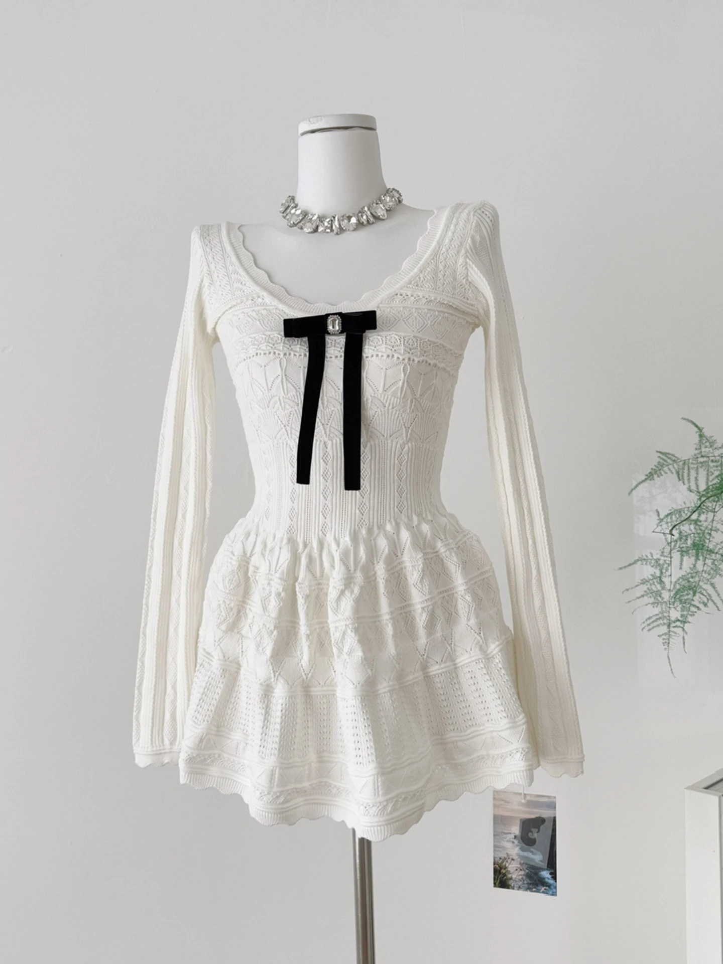 

Потрясающее белое трикотажное платье с V-образным вырезом и длинными рукавами для женщин, осеннее, с завышенной талией, А-силуэт, модное, облегающее, Pure Desire